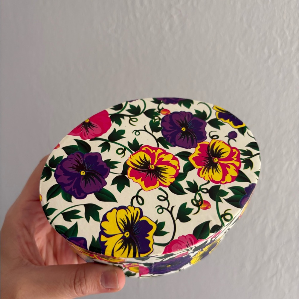 VTG Floral Patterned Accessory Box - Picture 2 of 2